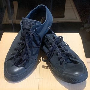 BLACK CONVERSE LOW TOP CANVAS SNEAKERS